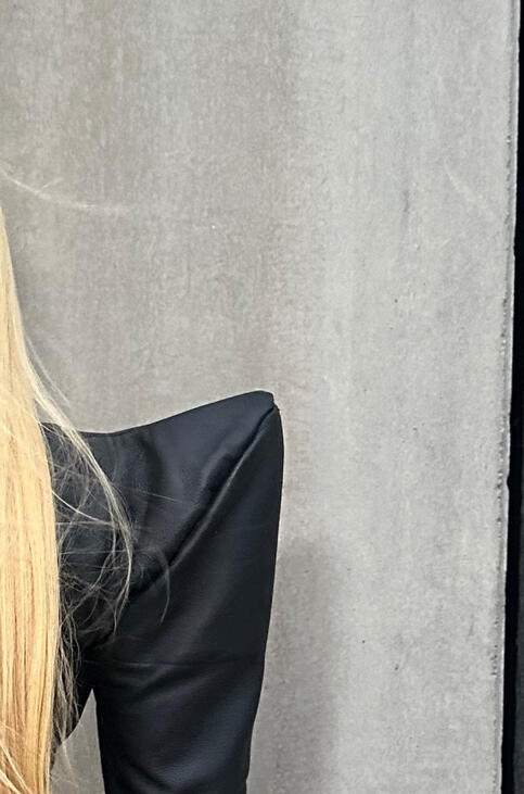 SHOULDERS